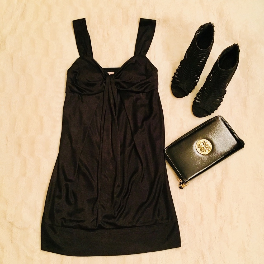 Date Night Black Cocktail Dress!! 🍷
